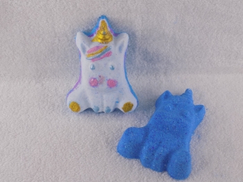 Bubblegum Sitting Unicorn Foaming Bath Bomb