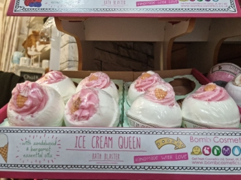 Ice cream queen Bath blaster
